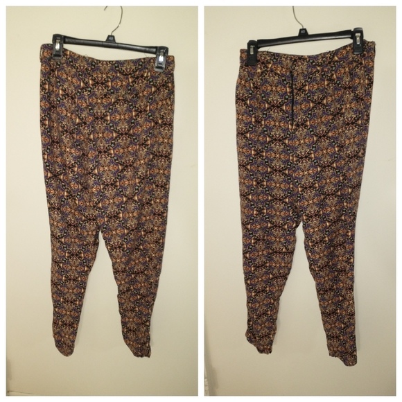 Forever 21 printer joggers - Picture 2 of 8